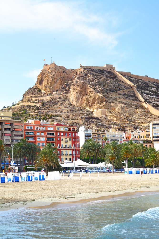 Casa con Gran Parcela y Piscina